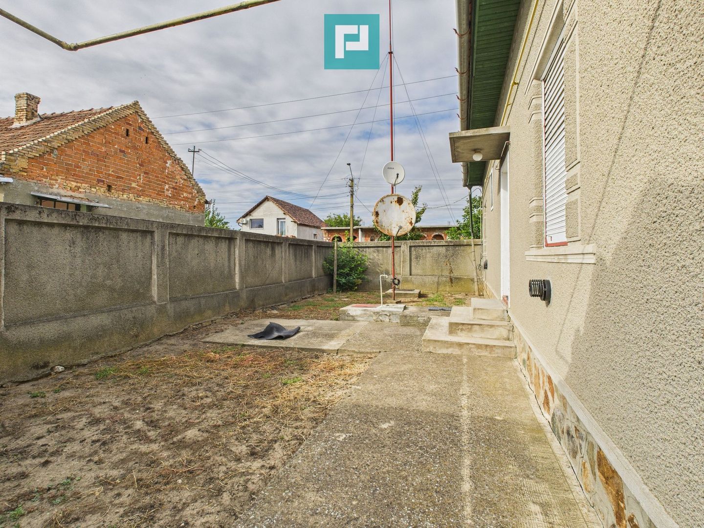 Casă cu teren generos, zonă centrală, Curtici - Poză 24