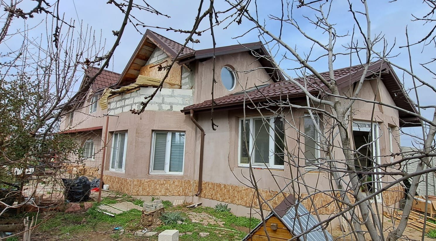 Casa P+M Com Vidra - Poză 1