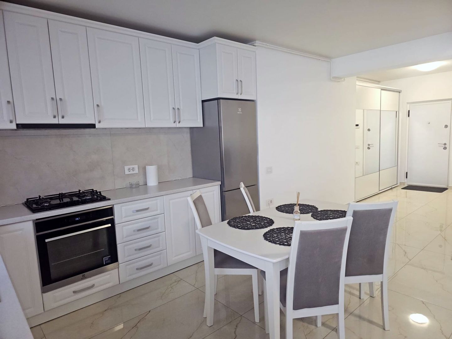 Exclusiv MAG Invest: Apartament 68 mp, parcare inclusă -Micro 17 - Poză 7