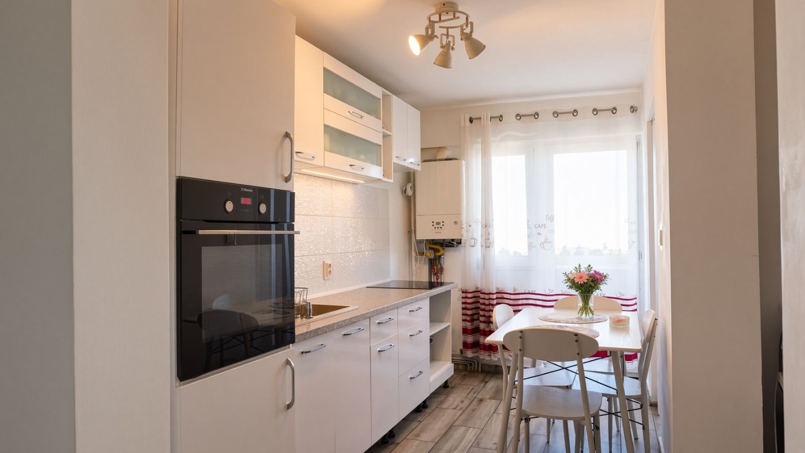 Apartament cu 3 decomandat de vânzare pe Calea Bucuresti 63 mp+balcon - Poză 1
