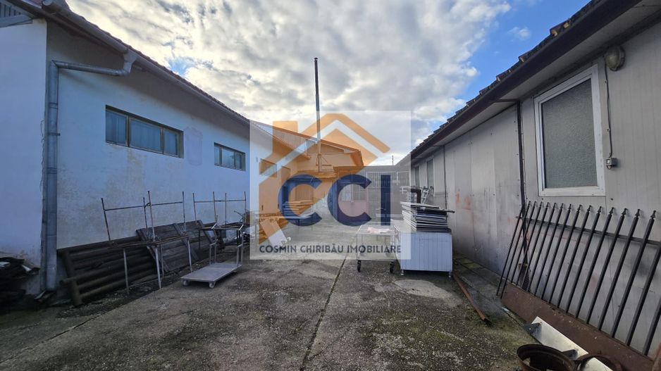 Se oferă spre vânzare / închiriere clădire cu spațiu comercial - Poză 7