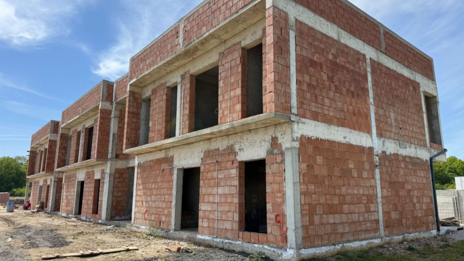 Eleganță și natură: vilă urbană exclusivistă în Tunari - Poză 3