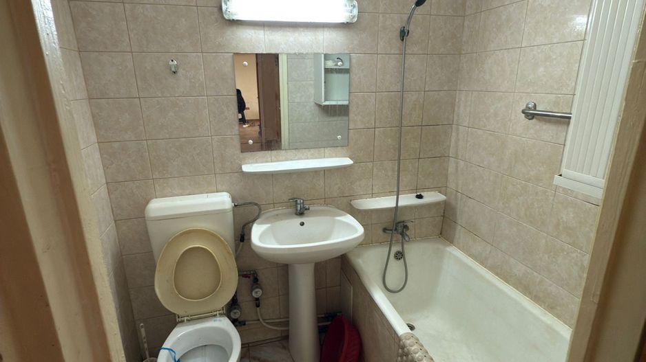 Apartament incapator, patru camere, Resita-Berceni, 120.000€ negociabil - Poză 12