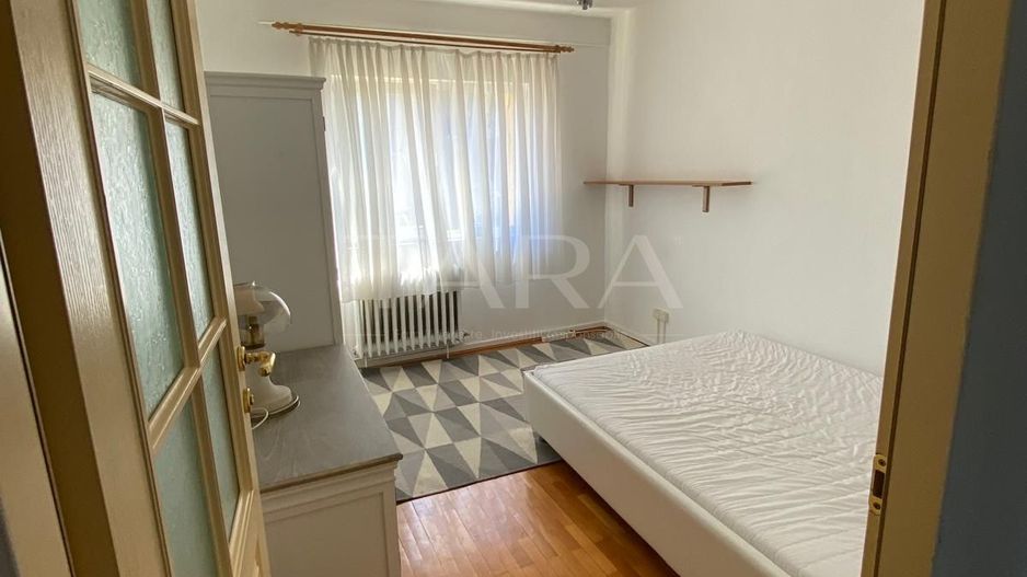 Oportunitate în Piața Zorilor: apartament spațios cu 3 camere - Poză 1
