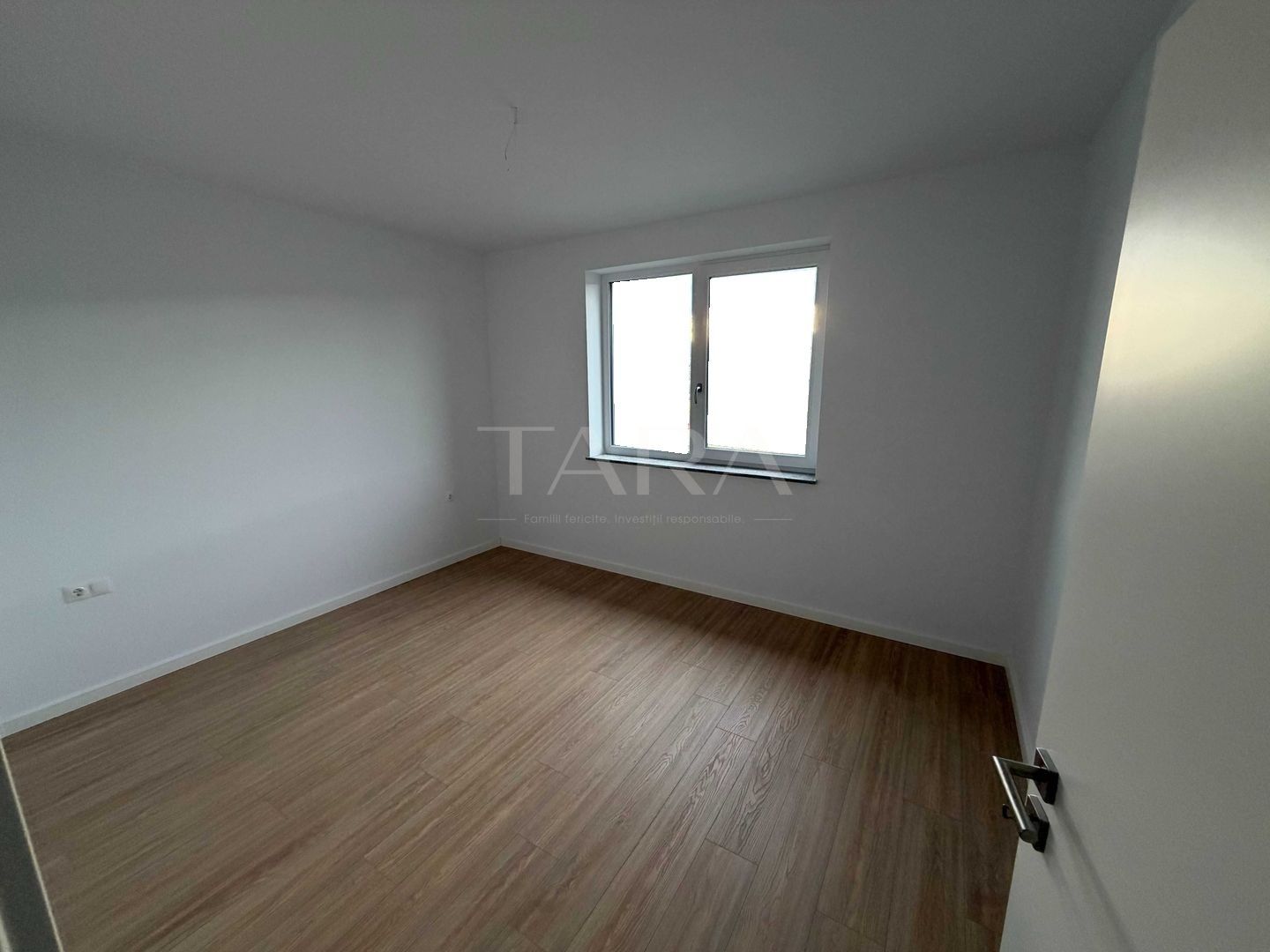 Apartament de vanzare, 3 camere, boxa inclusa, parcare. - Poză 6