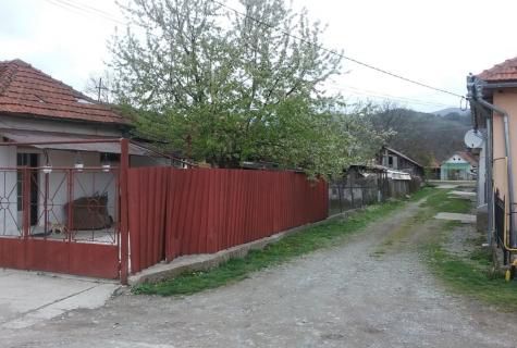 casa Zavoi judet Caras Severin - Poză 2