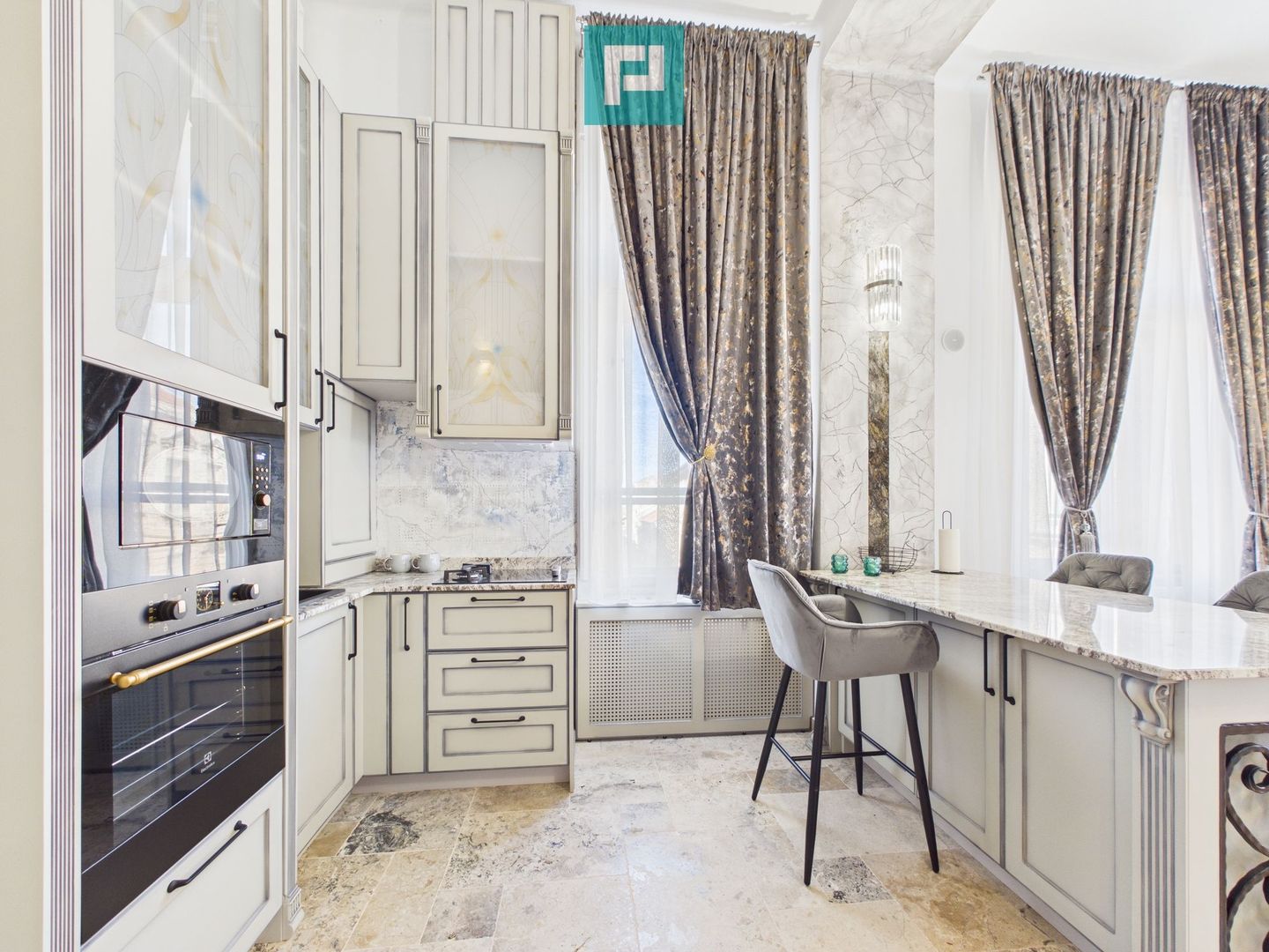 De închiriat-Palatul Bohuș, 2 camere, ultracentral - Poză 1