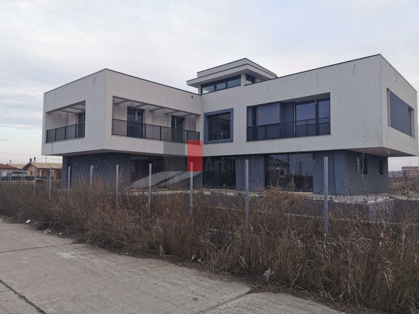 843 e/mp | Vila cu piscina in BAVARIA PARK | 1000 mp teren - Poză 1