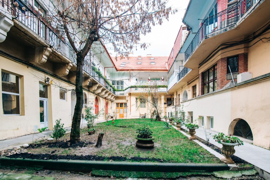 Vanzare apartament cu o camera ultracentral, ideal locuința sau birou - Poză 4