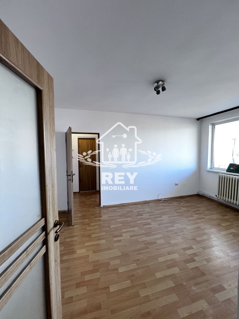 Apartament 2 camere,bloc cu lift, Str. Oștirii/Mihai Viteazul/N.Iorga - Poză 3