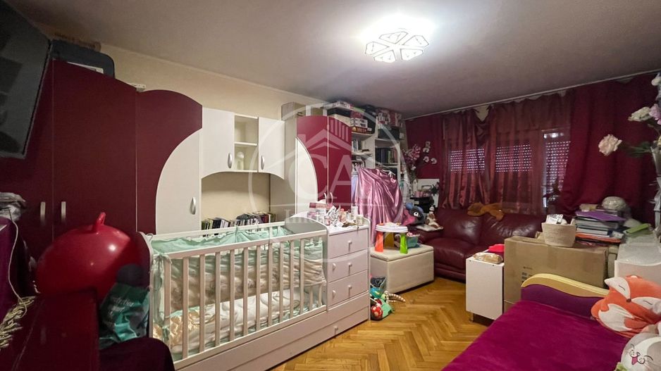 Apartament cu 3 camere de vânzare în zona Rogerius, Oradea - Poză 3