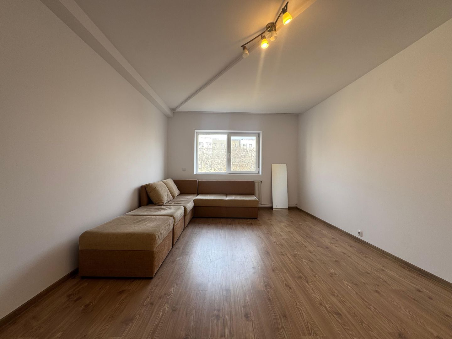 3 camere decomandat || Crângași || aproape de parc si de Lacul Morii - Poză 2