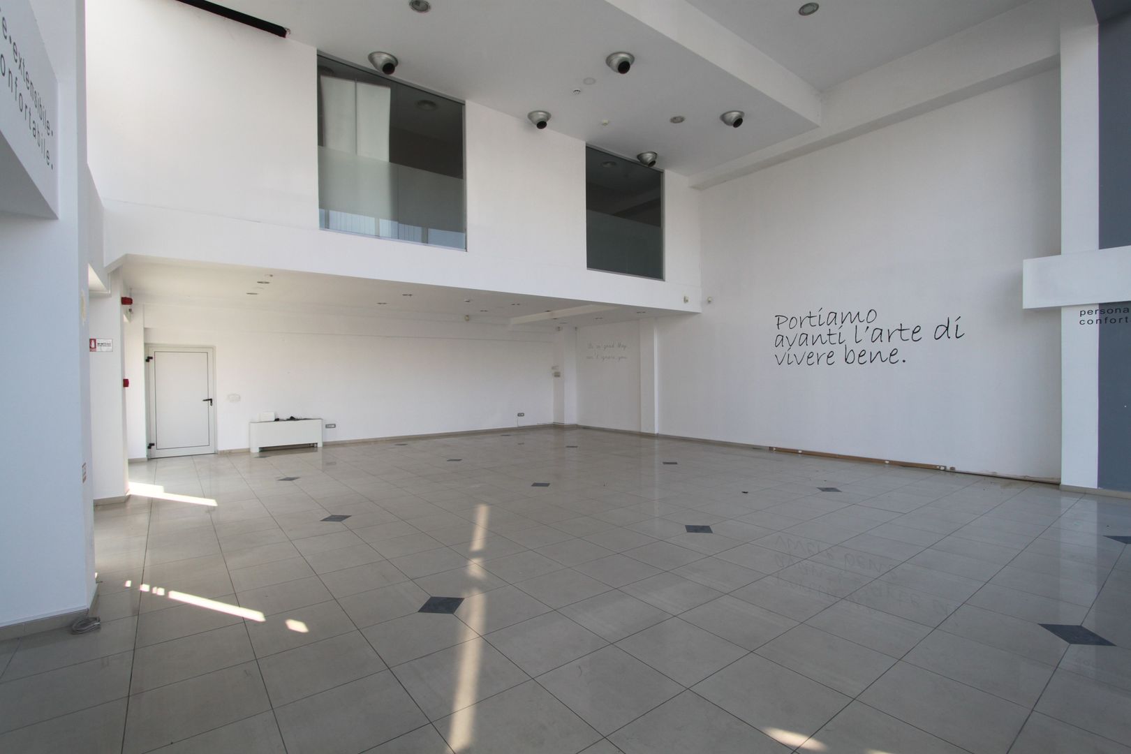 Showroom -150mp-zona de Nord - Poză 4