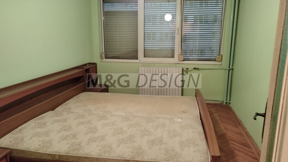 3 cam decomandat Torontalului etaj 1 - Poză 1