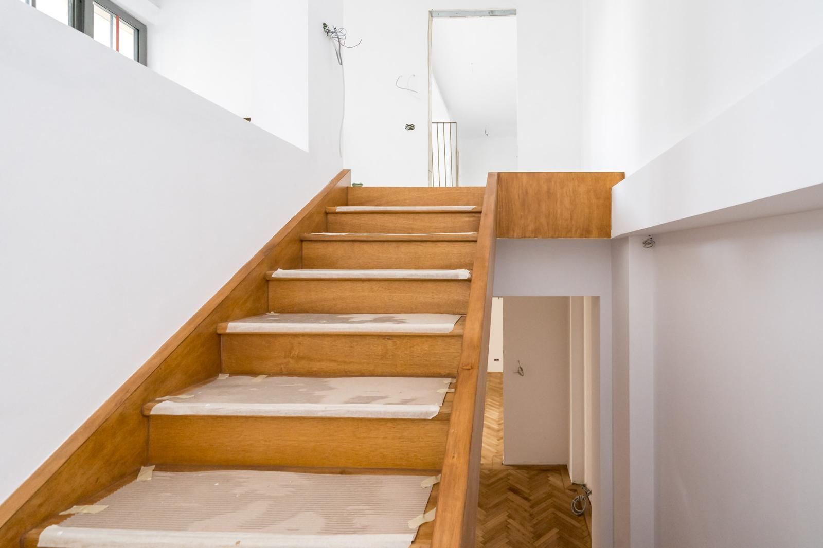 O BIJUTERIE ASCUNSA IN CENTRUL BUCURESTIULUI - Poză 7