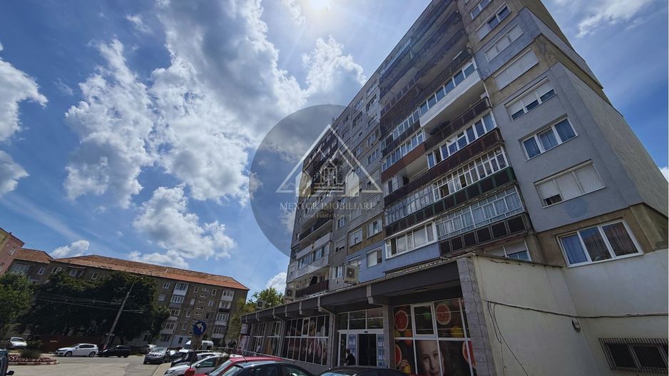 Apartament decomandat 3 camere, de vanzare - Poză 2