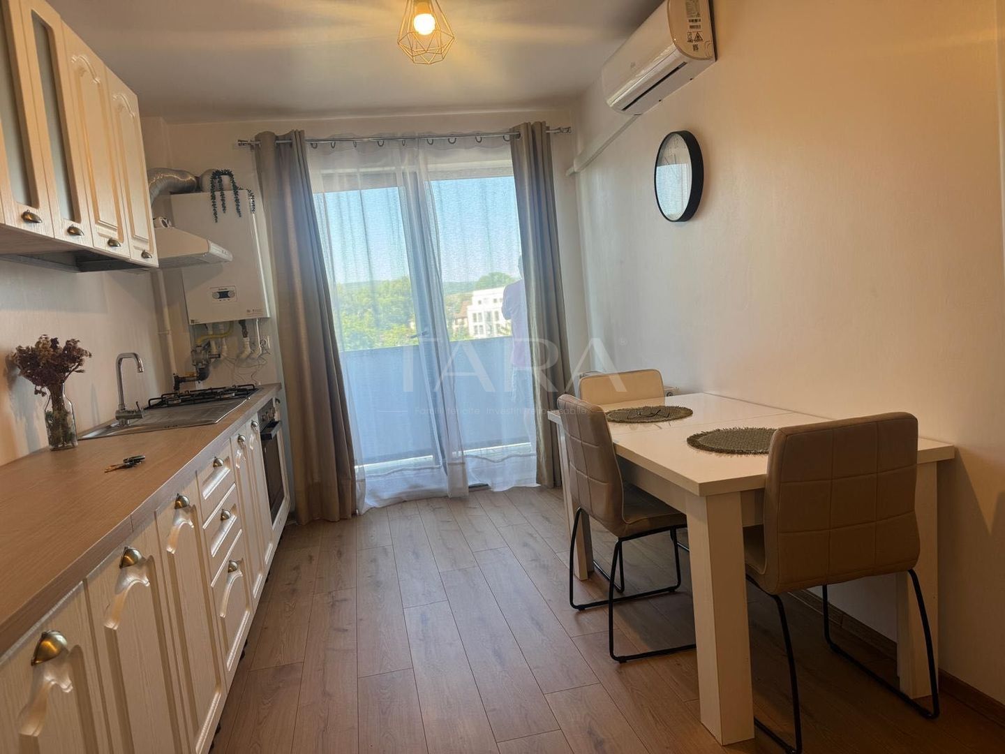 Apartament cu 2 camere, renovat, parcare subterană, zona Lombului. - Poză 4