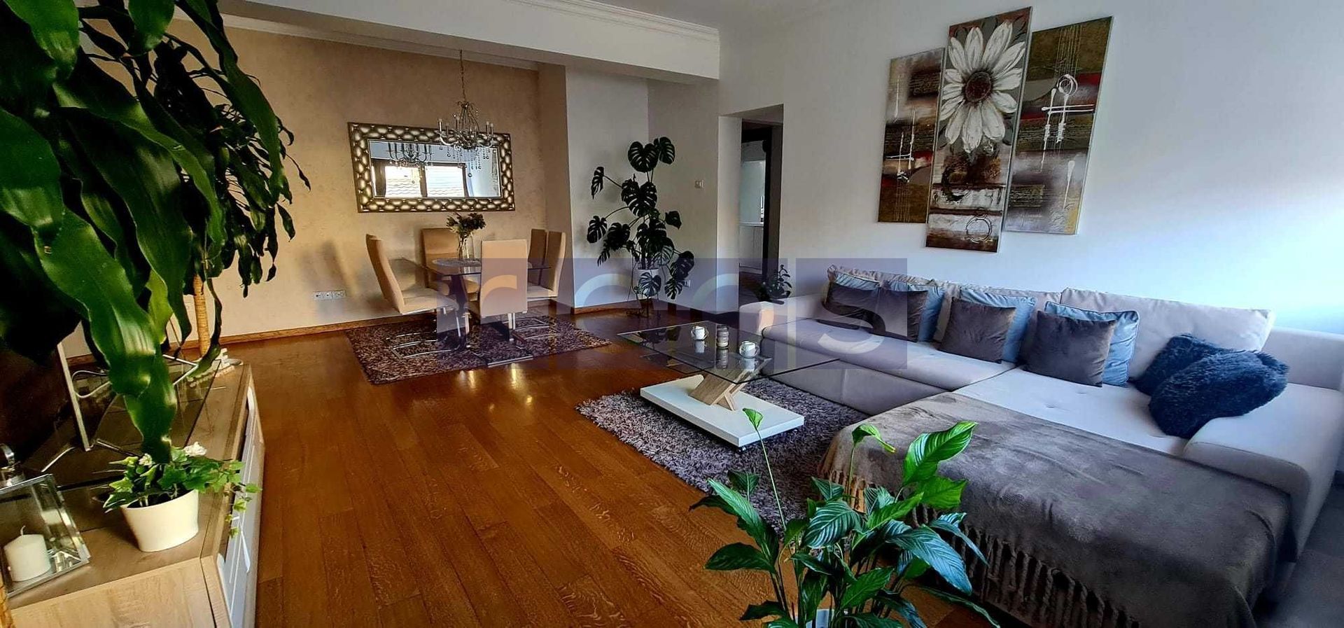 DE VANZARE APARTAMENT 4 CAMERE + CURTE | ZONA CENTRALĂ - Poză 1