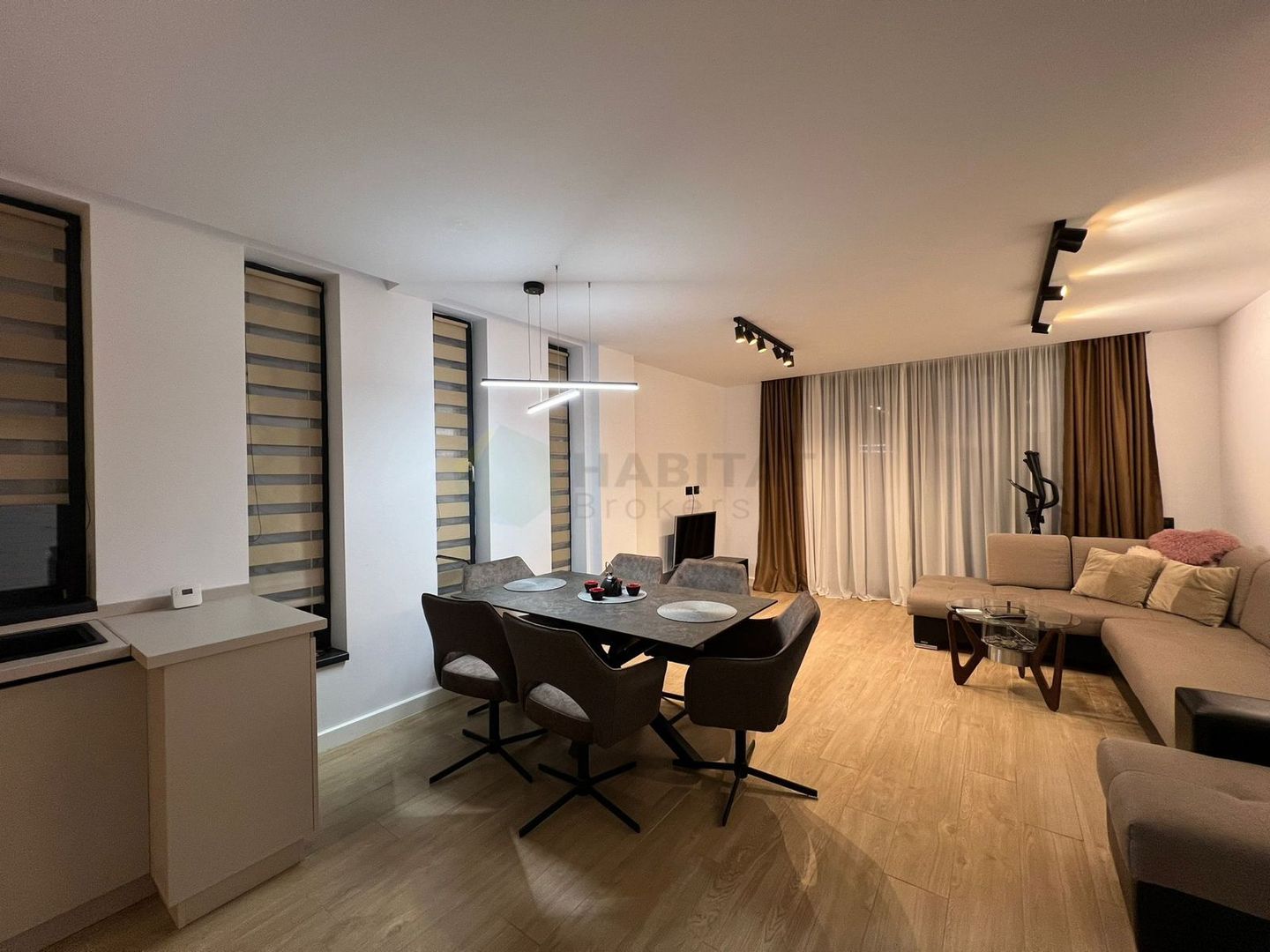 The Class Villas 1 – Vilă modernă de închiriat în Tunari - Poză 22