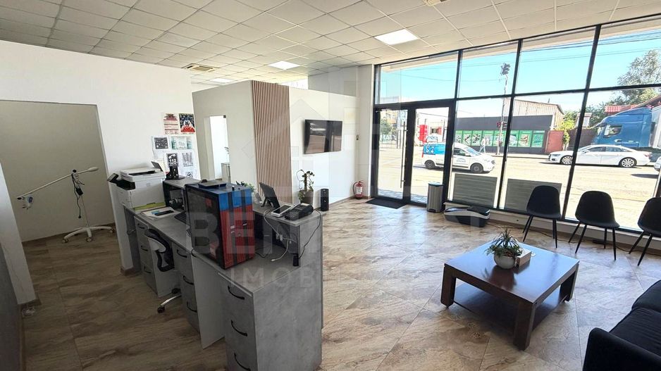 Spatiu comercial pe Bulevardul Decebal - Rovine - Helmat 100mp - Poză 1