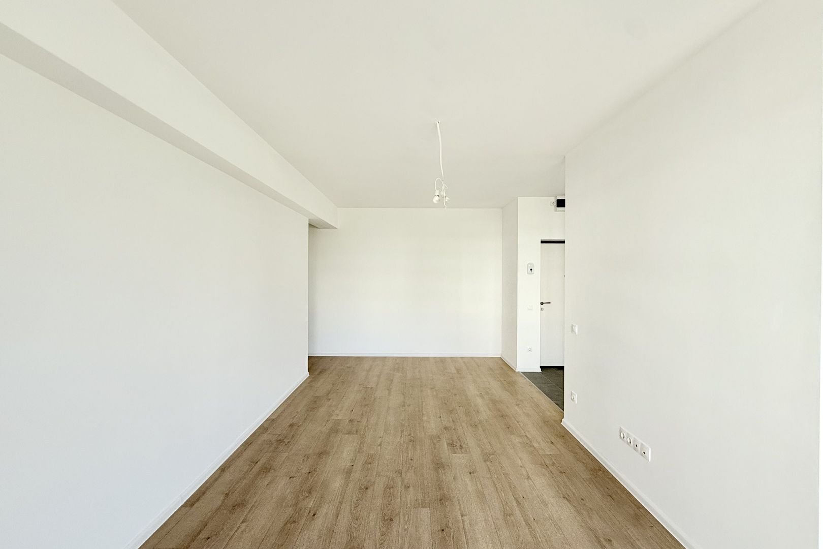 Apartament 3 camere spațios, amenajat, bloc nou, comision 0% - Poză 2