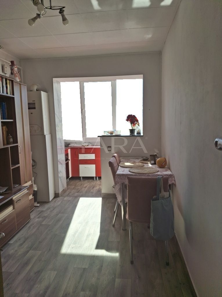 Apartament 2 camere decomandat, etaj 1, renovat parțial. - Poză 4