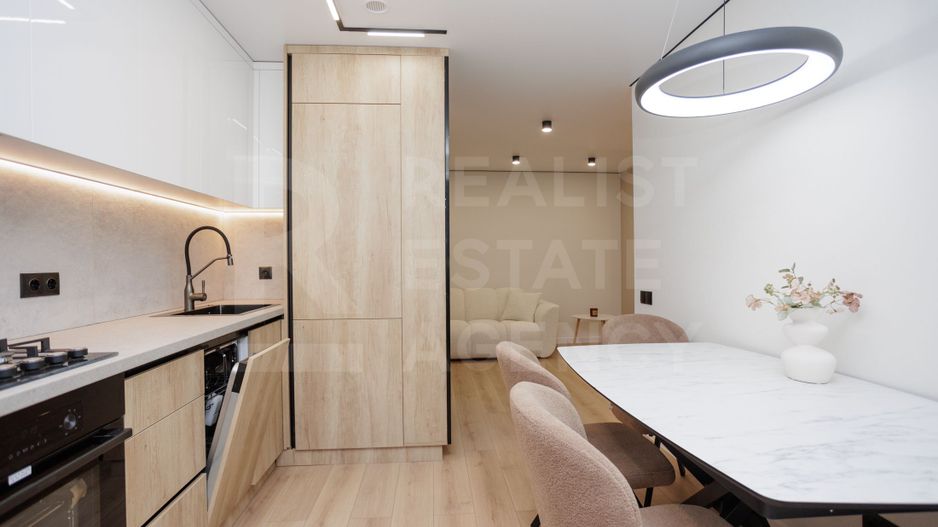Vânzare, apartament 3 camere + living 71 mp, str. Cornului, Buiucani - Poză 3