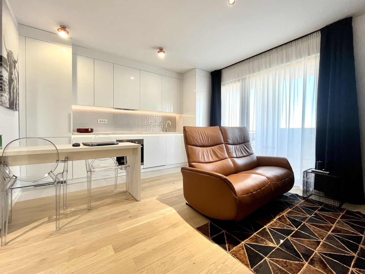 Apartament 2 camere, elegant si modern, Central - Piata 700 - Poză 1