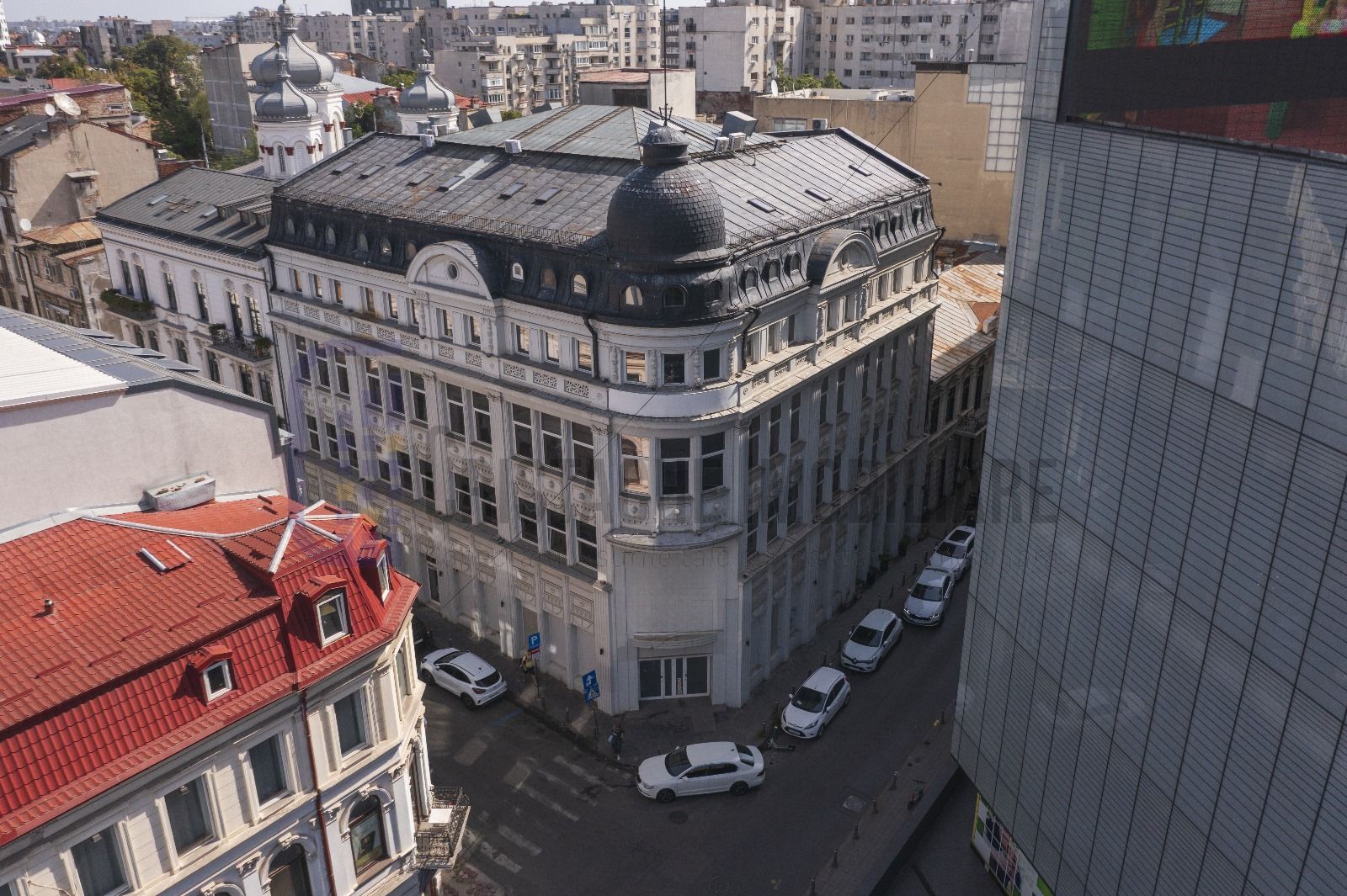 Cladire de birouri in P-ta Unirii, de la 370 mp. (max. 1.500 mp.) - Poză 1