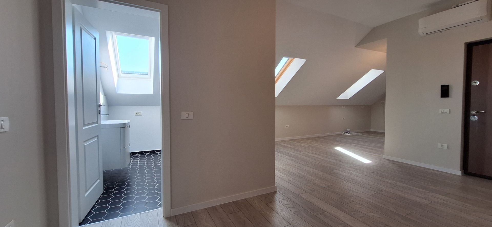 Apartament cu 2 camere si loc de parcare - Poză 10