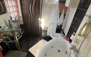 Casă individuală cu etaj,  Gruia, zonă liniștită, aproape de Centru. - Poză 6