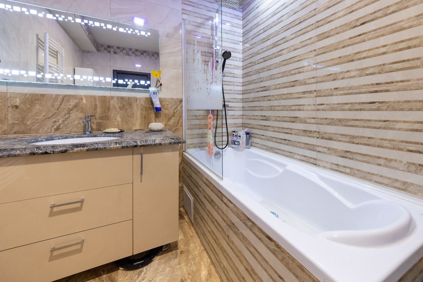 Apartament 3 camere, 82 mp+parcare si boxa-Isaran,Coresi - Poză 22