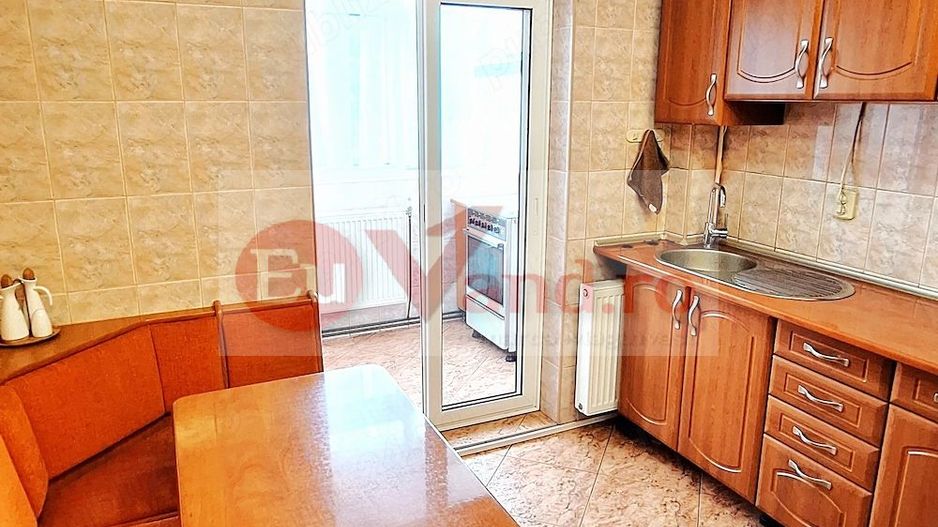 De inchiriat apartament  renovat cu 3 camereTiglina 3, 500 E - Poză 2