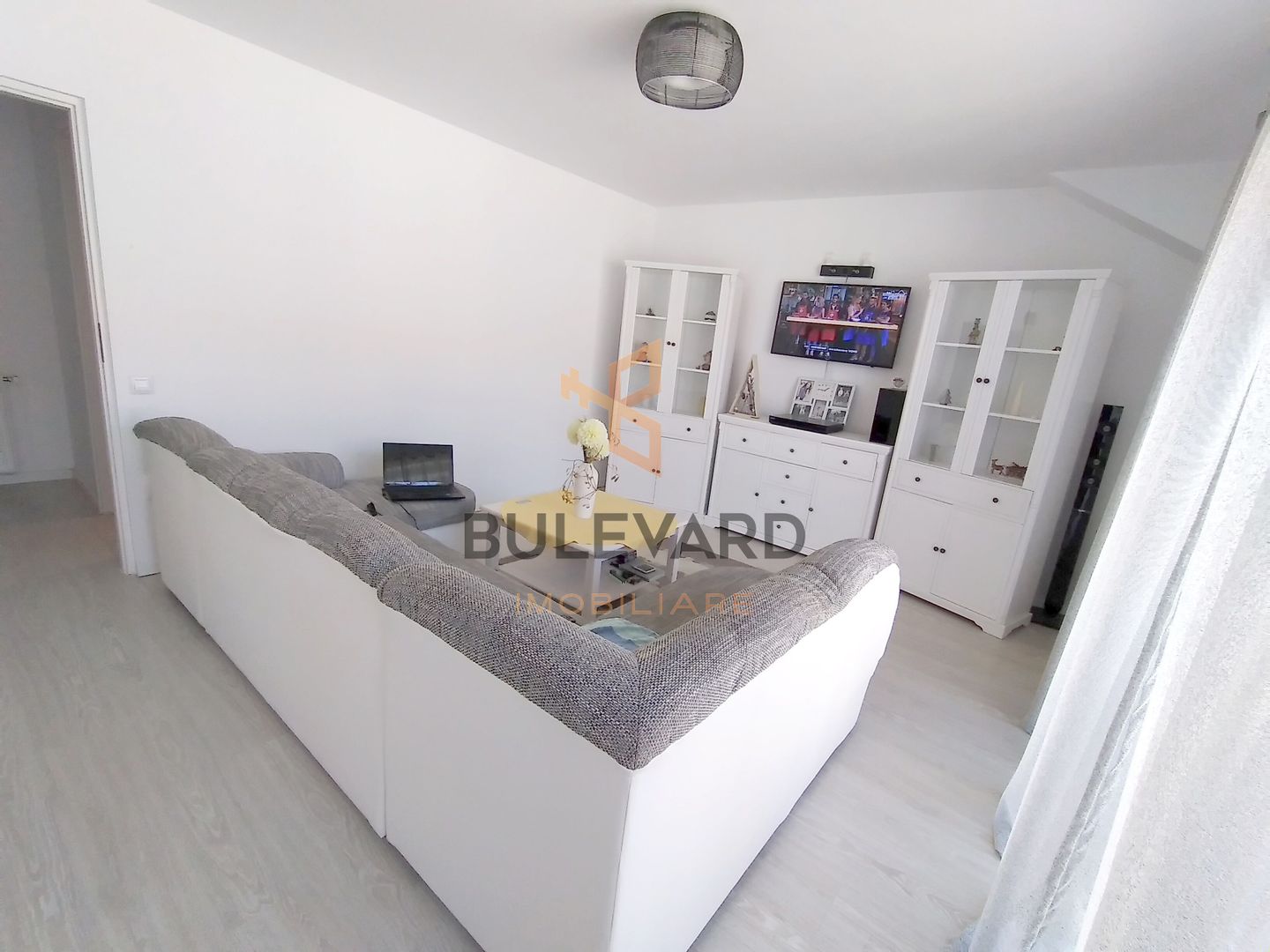 Apartament cu 2 camere decomandate, zona strazii Florilor! - Poză 2