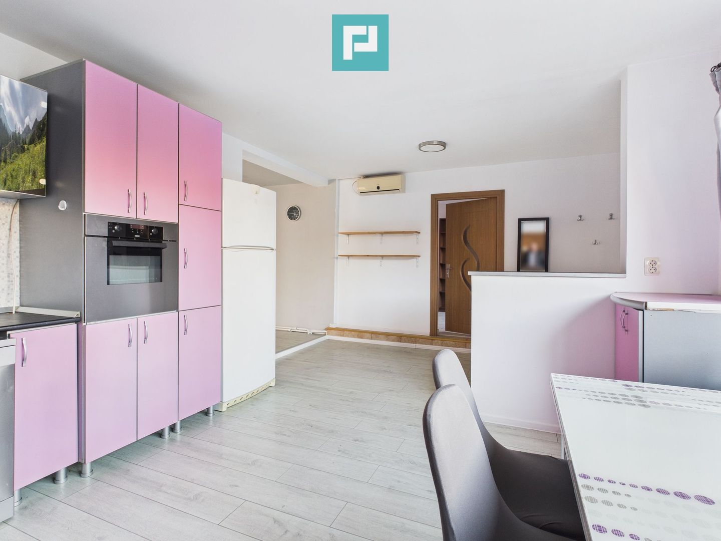 Casă spațioasă cu 4 camere în Vladimirescu - Poză 4