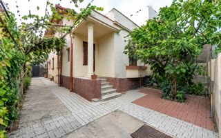Casa de vanzare, 138 mpu, 244 teren, curte, garaj, Cartierul Domenii - Poză 1