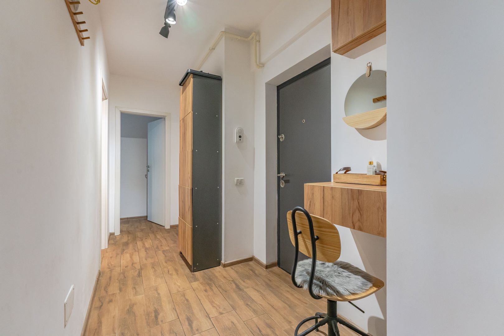 2 camere decomandat mobilat utilat cu gradina - Poză 19