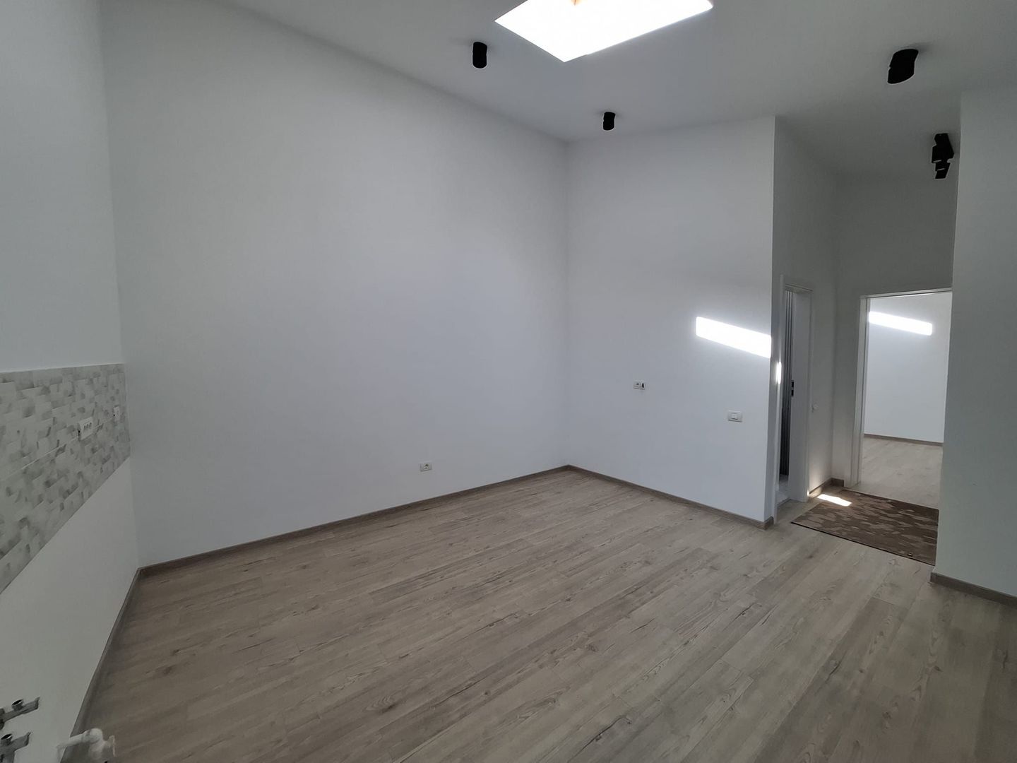 Apartament 2 camere in Vila , Centrala Proprie , Totul Nou L354 - Poză 7