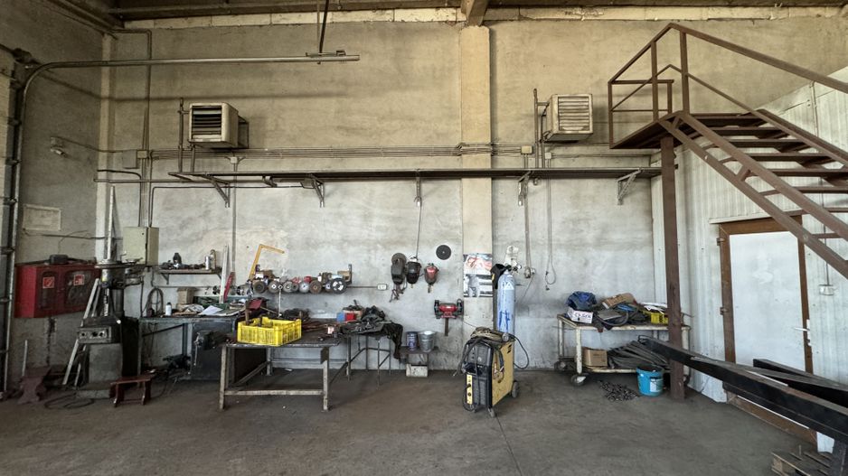 Hala cu birou apartament si teren - Poză 2