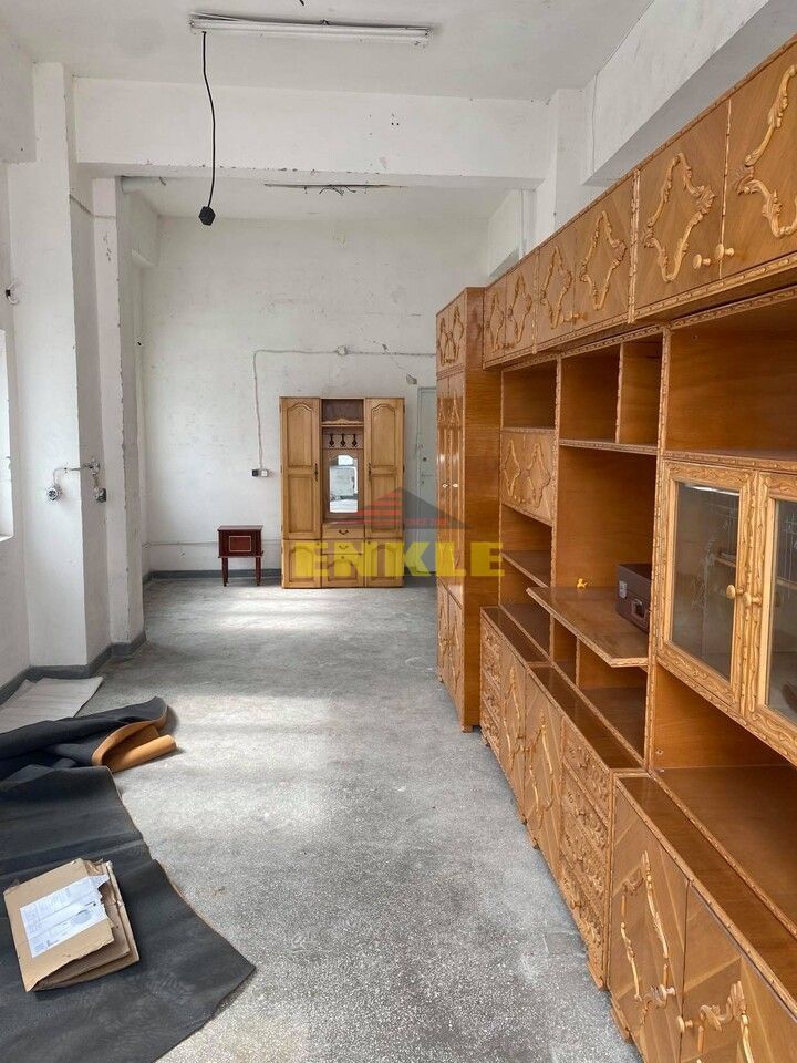 Spatiu comercial , suprafata de 50 mp ,zona Calea Nationala ,pret 250 euro  negociabil - Poză 1