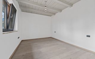 Căsuță renovată modern - Poză 4