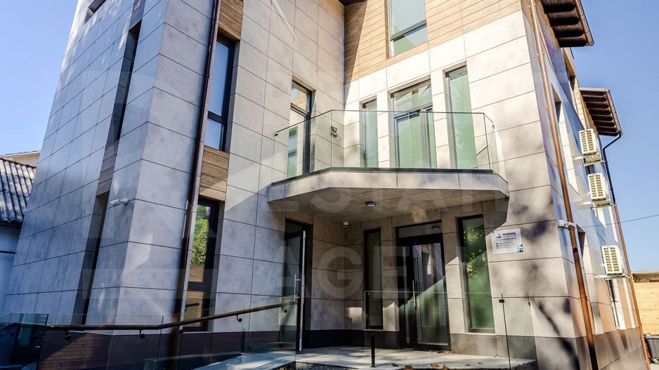 Vânzare spațiu comercial  Centru de 451,6 mp, amplasat pe teren privat - Poză 5