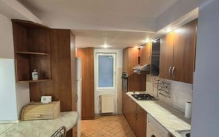Închiriez apartament cu 3 camere,  centru - Poză 8