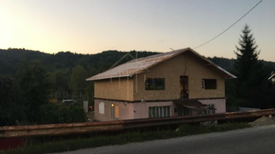 Casa de vanzare in Slanic Moldova . - Poză 21