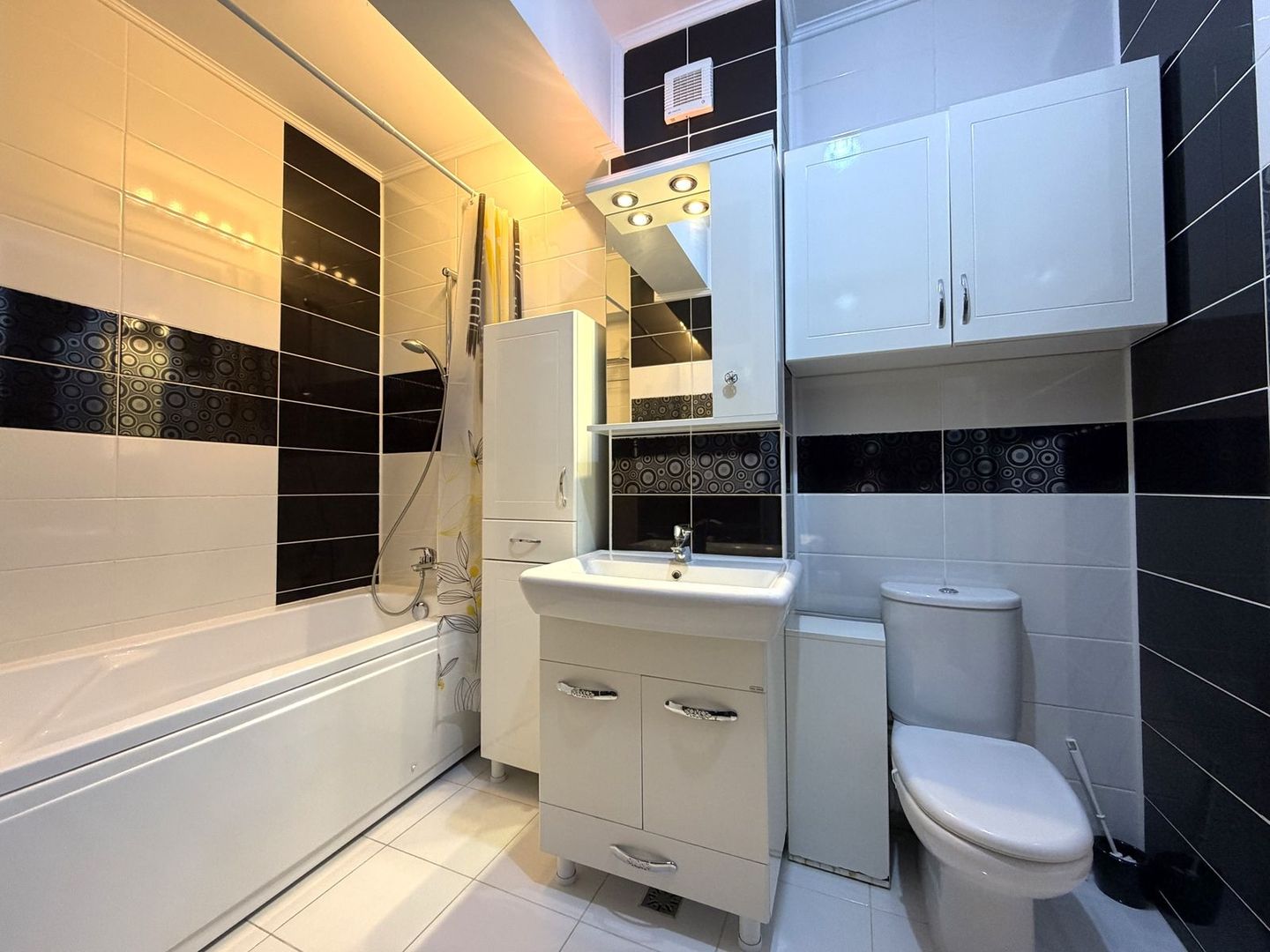 UNIC Apartament 4 camere cu curte proprie de 70 mp și parcare | Aviației - Poză 13