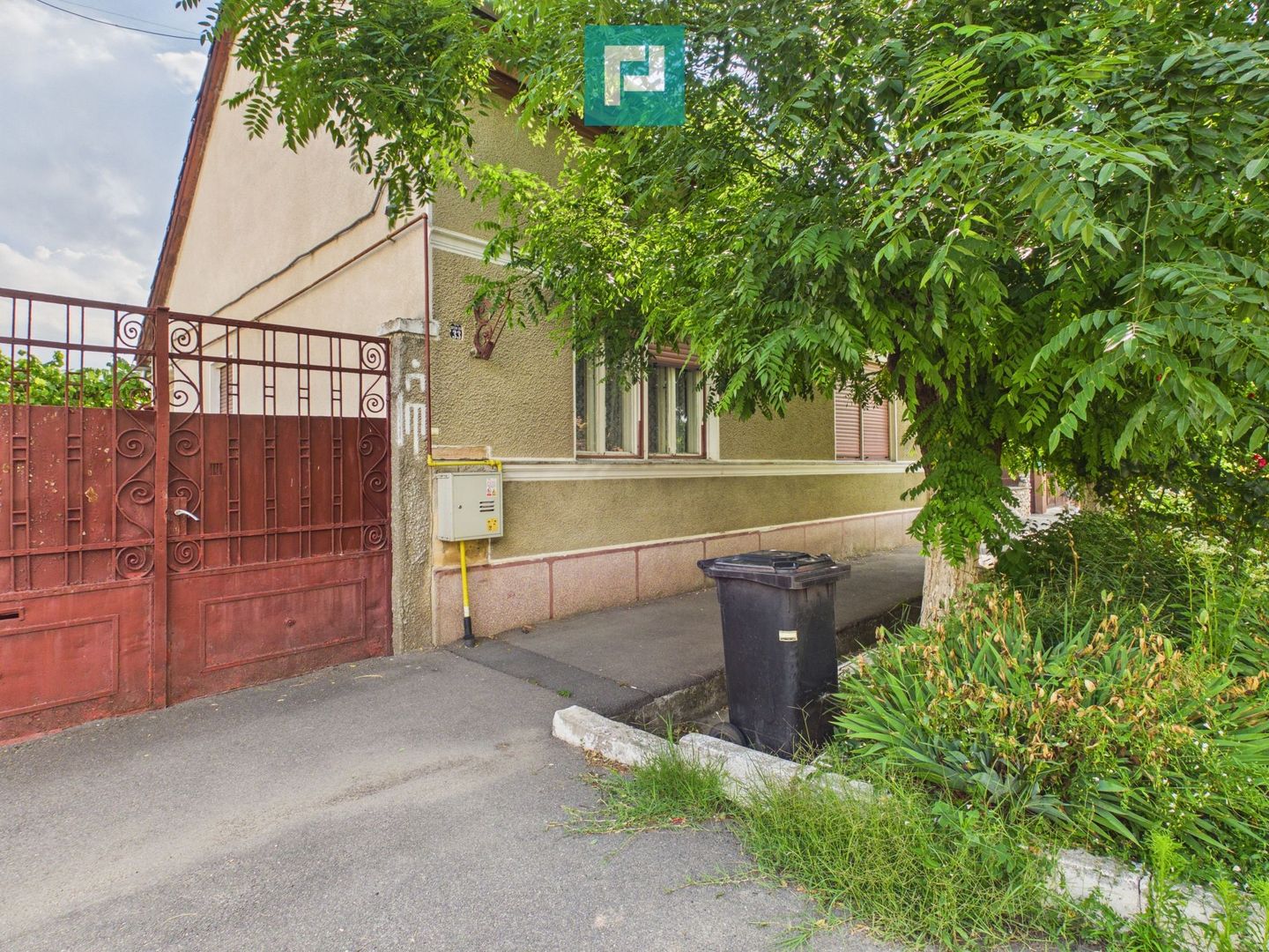 Casă cu 3 camere și teren de 450 mp în Pârneava - Poză 1