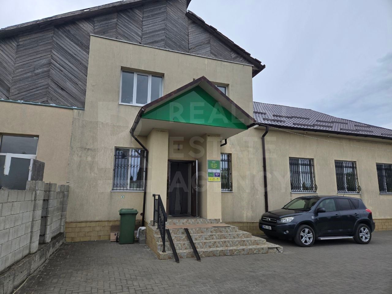 Vânzare, spațiu comercial, 237,9 mp, satului Siret. - Poză 1