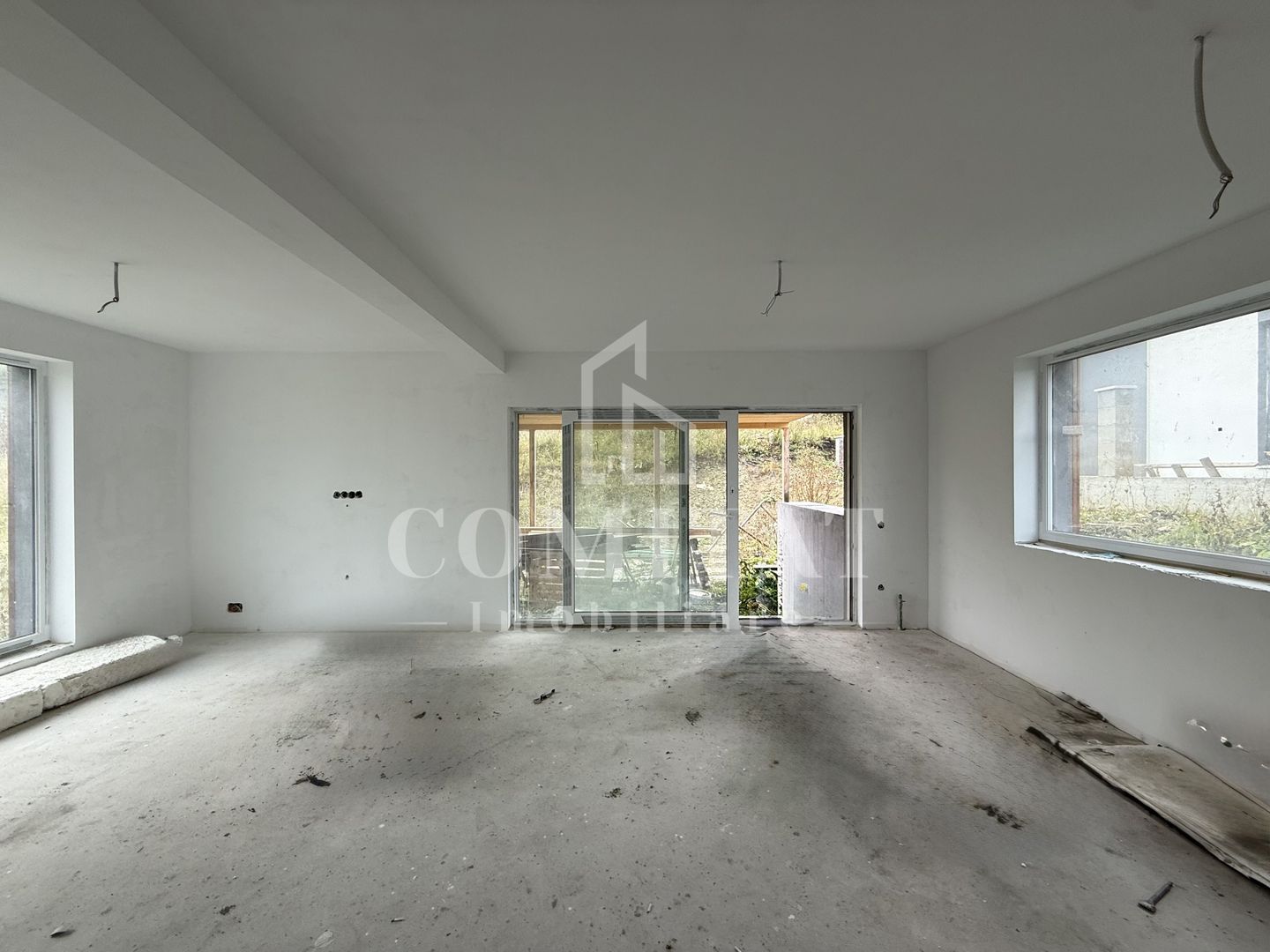 Casă individuală cu 699 teren la preț bun Chinteni - Poză 1