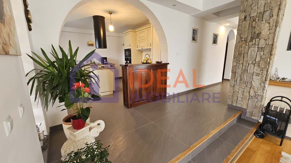 Casă deosebită, cu 5 camere, cu teren de 1132 mp – Cisnădioara - Poză 4