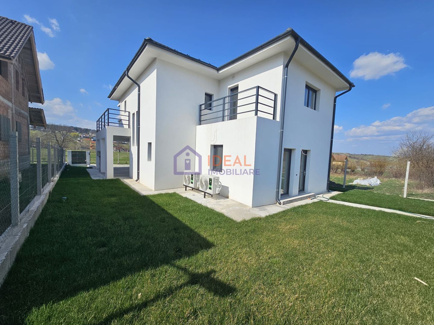 Casa Individuala cu 4 camere si 700 mp teren, in Tocile - Poză 2